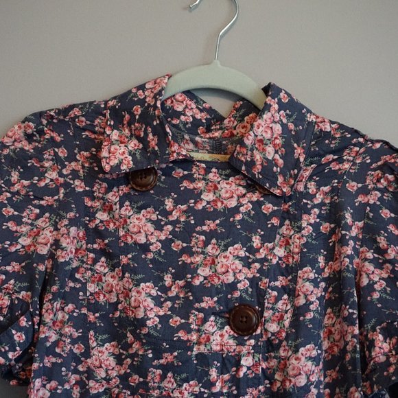 NEW American Rag Navy blue with Pink Flowers Button up Crop Top size M - Picture 2 of 15